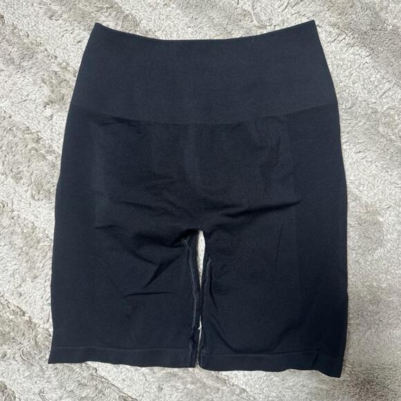 Alphalete Amplify Shorts - Picture 2 of 2